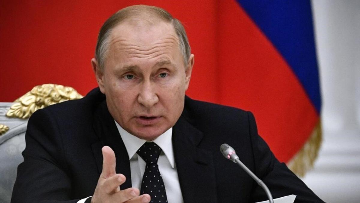 Vladimir Putin pronunciando un discurso.