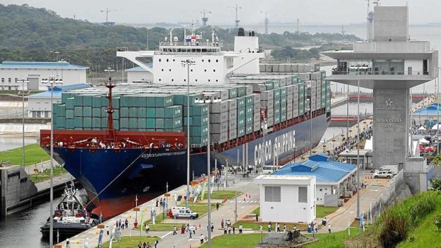 El macrovaixell xinès Cosco Shipping Panama va inaugurar l&#039;ampliació del canal