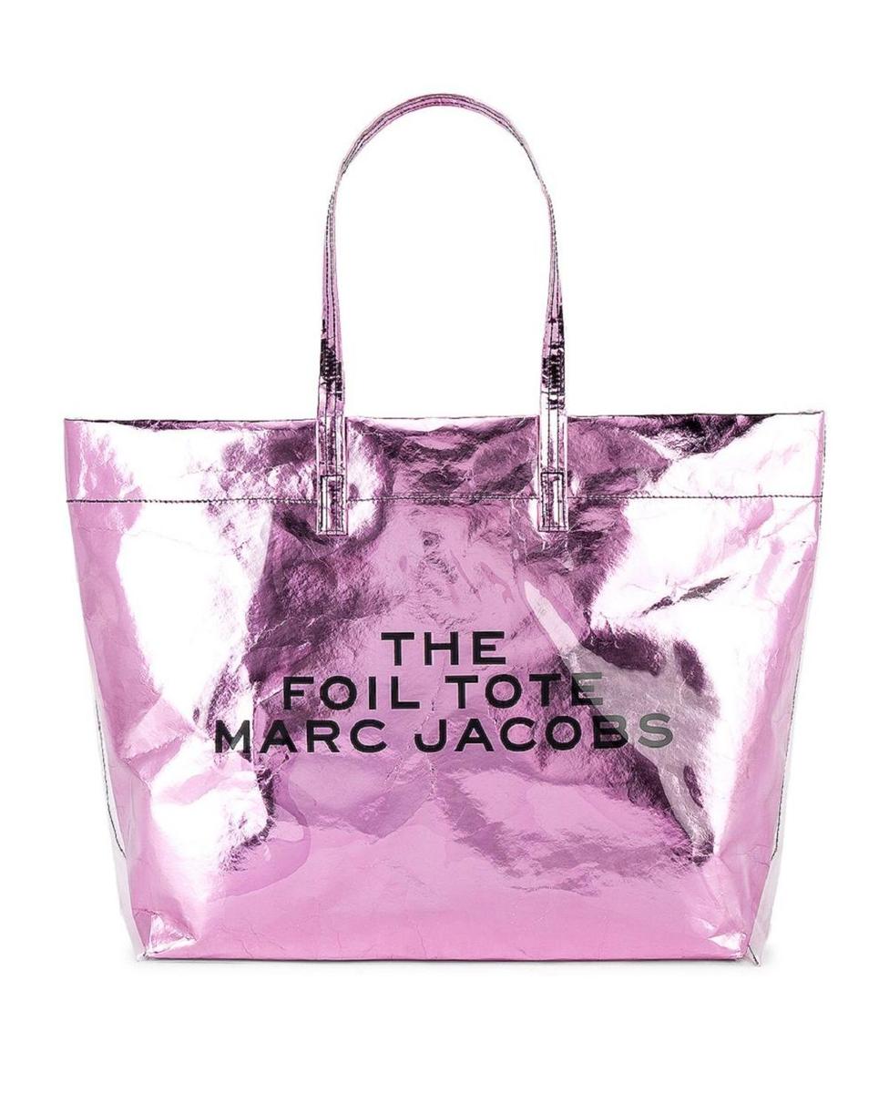 El tote metalizado, de Marc Jacobs