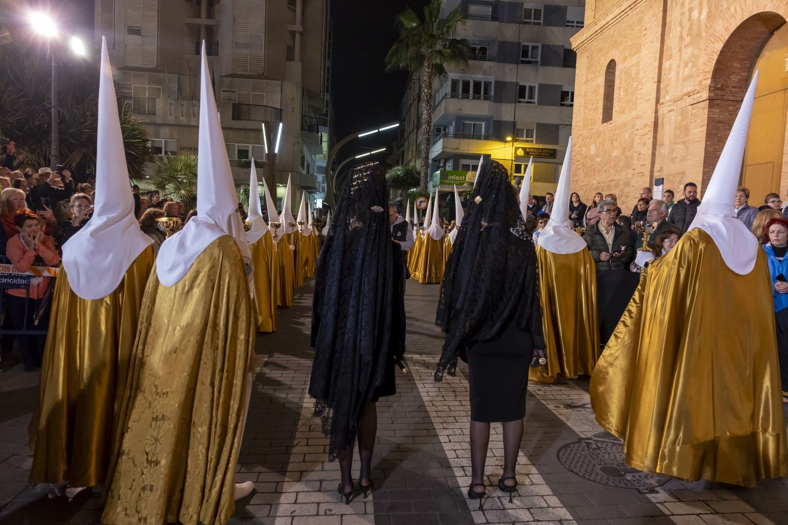 Aquí las imágenes de la Procesión de Lunes Santo en Torrevieja