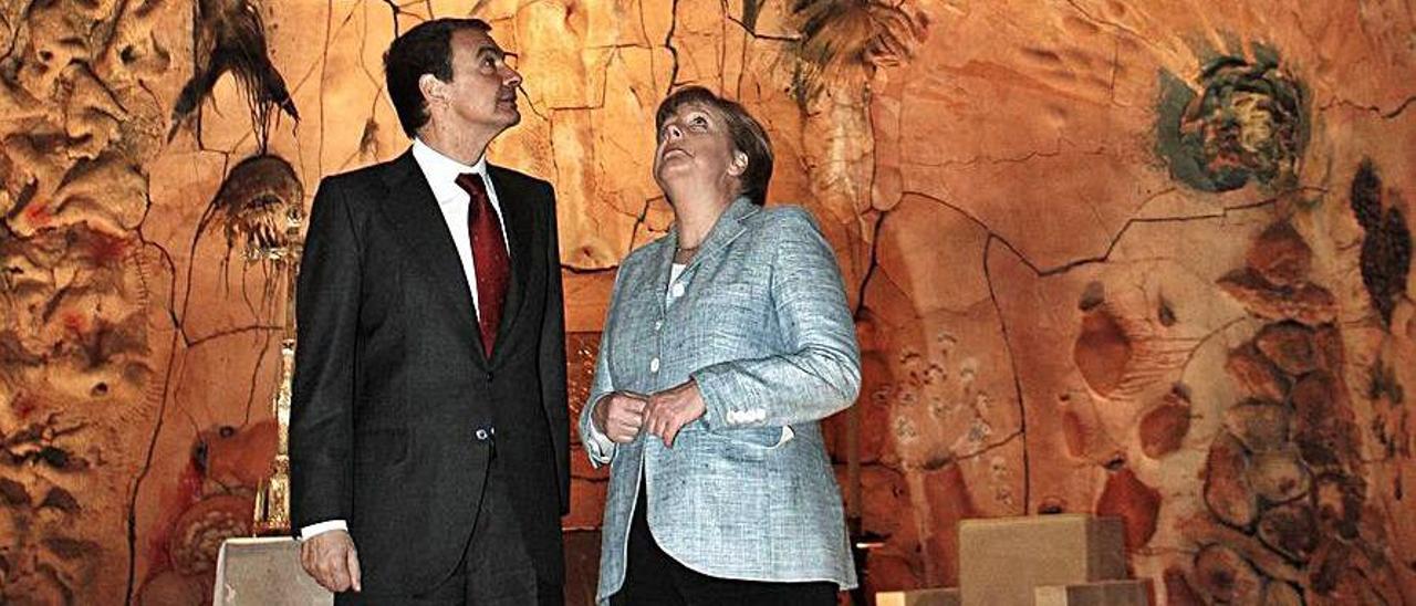 Merkel y Zapatero en la capilla de Barceló, 2008.