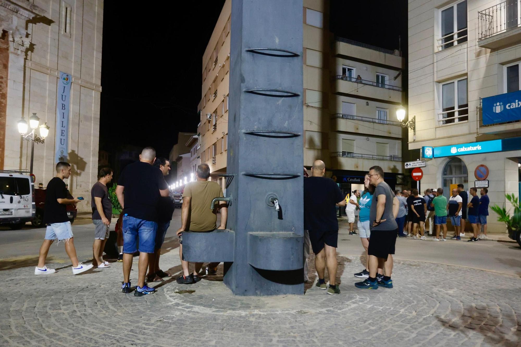 Vecinos de Turís patrullan por tercera noche las calles ante la inseguridad