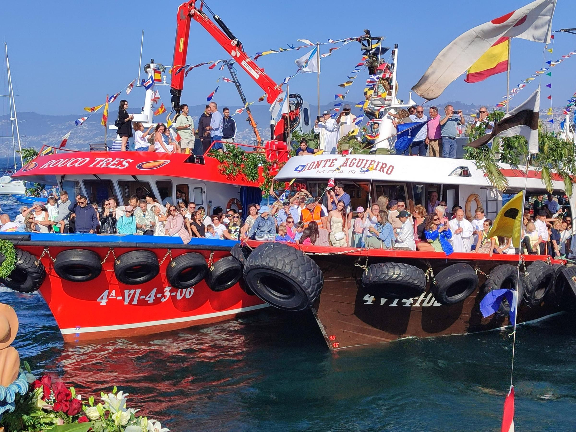 Cangas se hace a la mar por su Virgen del Carmen