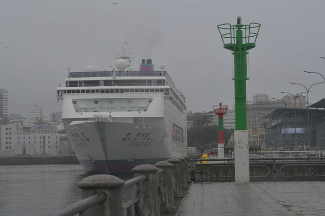 Llegada del 'Ambition' a A Coruña