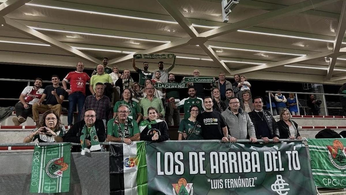 Manuel Fernández, en la fila de abajo, tercero por la izquierda.