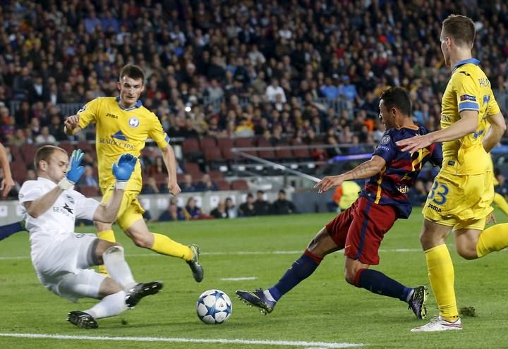 Barcelona's Correia tries to score against Bate Borisov goalkeeper Chernik during their Champions League group soccer match at Camp Nou stadium in Barcelona