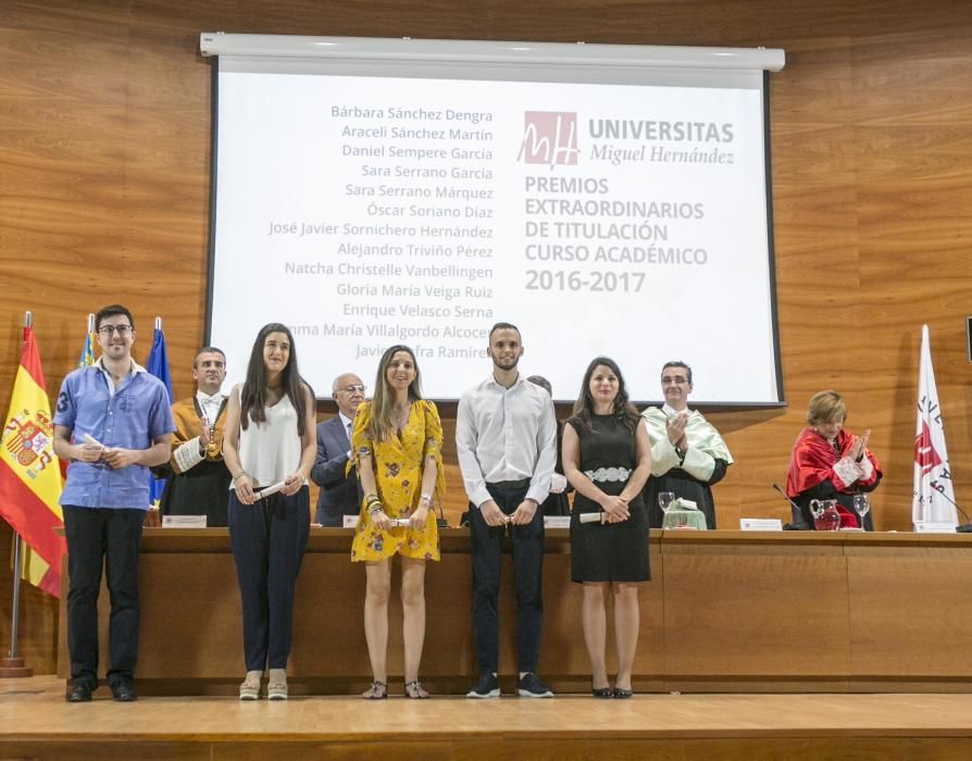 Honoris causa de la UMH a Tino Villanueva