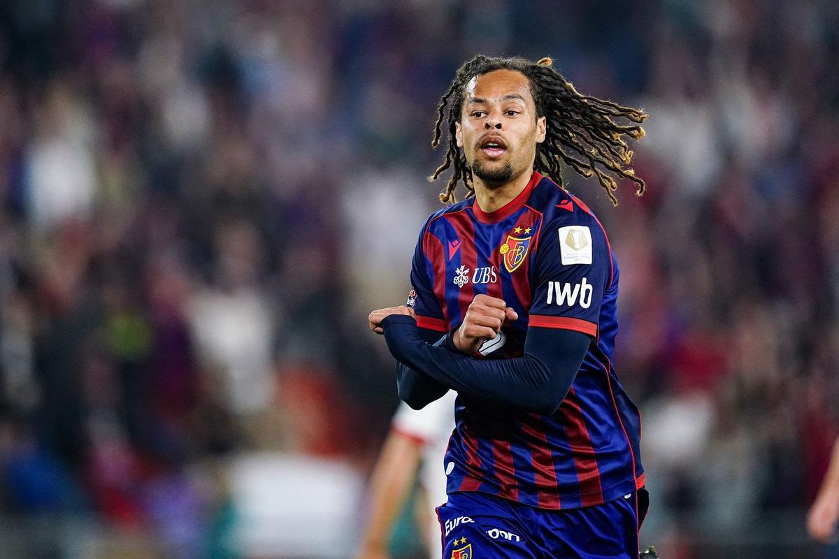 Koba Koindredi con el FC Basel