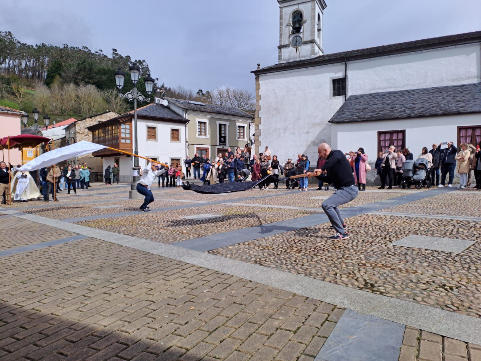 El "especial" domingo de Pascua de Piantón (Vegadeo), el pueblo que mantiene viva una tradición del siglo XVII