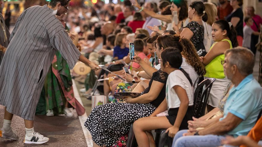 La venta de sillas para el Desfile de Moros y Cristianos de Murcia arrancará mañana