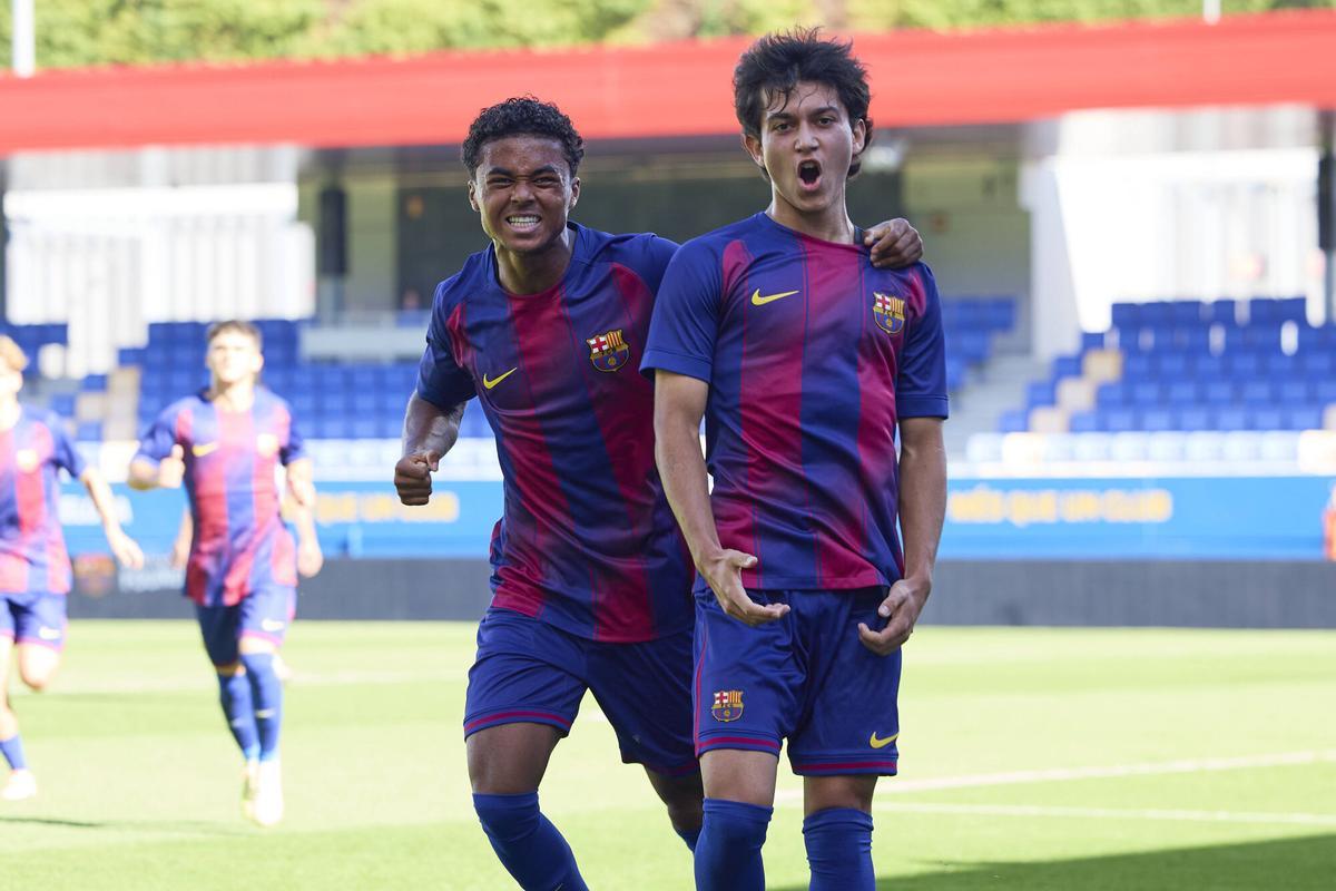 Adrián Guerrero y Shane Kluivert celebran uno de los goles en el partido de la Youth League entre Barça y Olympiacos