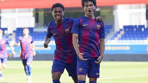 Adrián Guerrero y Shane Kluivert celebran uno de los goles en el partido de la Youth League entre Barça y Olympiacos