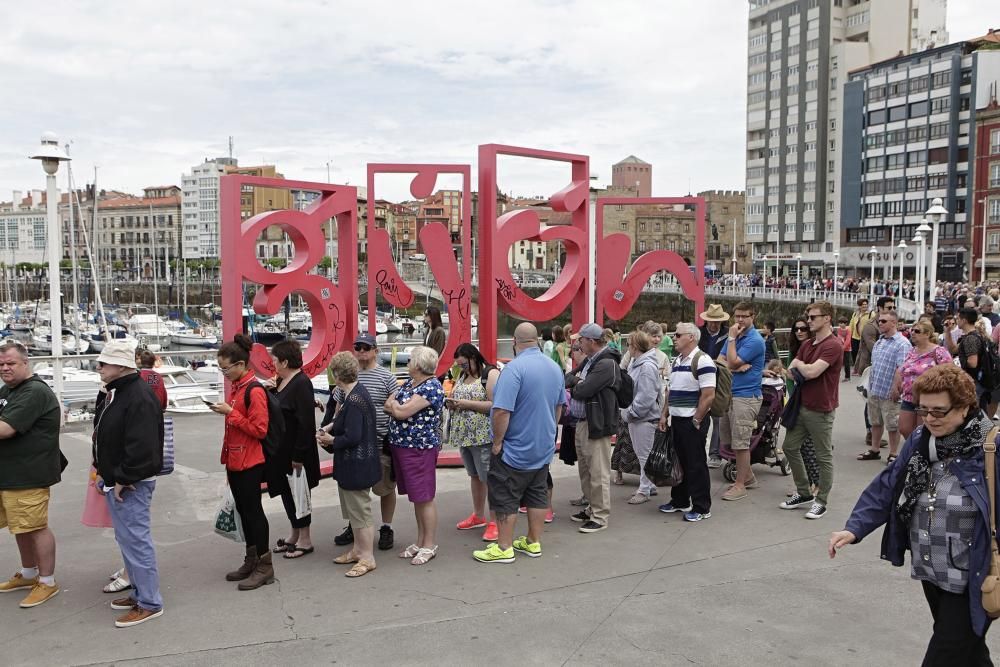 Desembarco de cruceristas extranjeros en Gijón