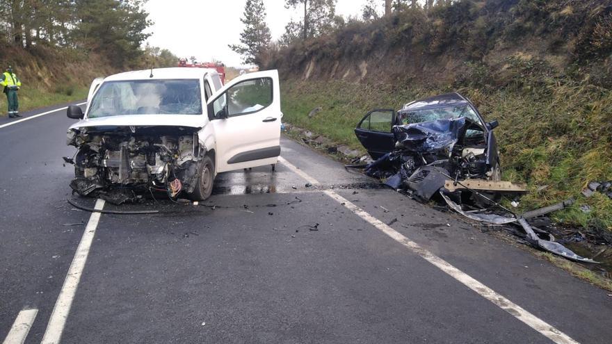 Impactante accidente por colisión frontal en Aranga (A Coruña)