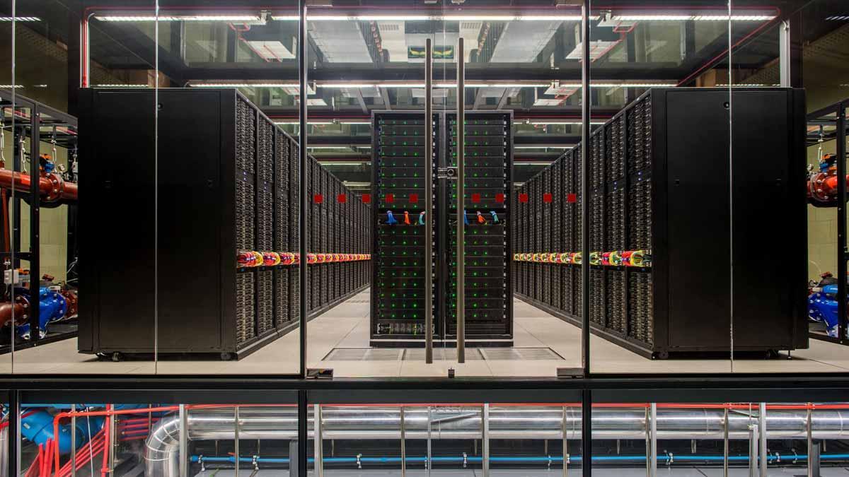 Imágenes del superordenador MareNostrum en el Barcelona Supercomputing Center