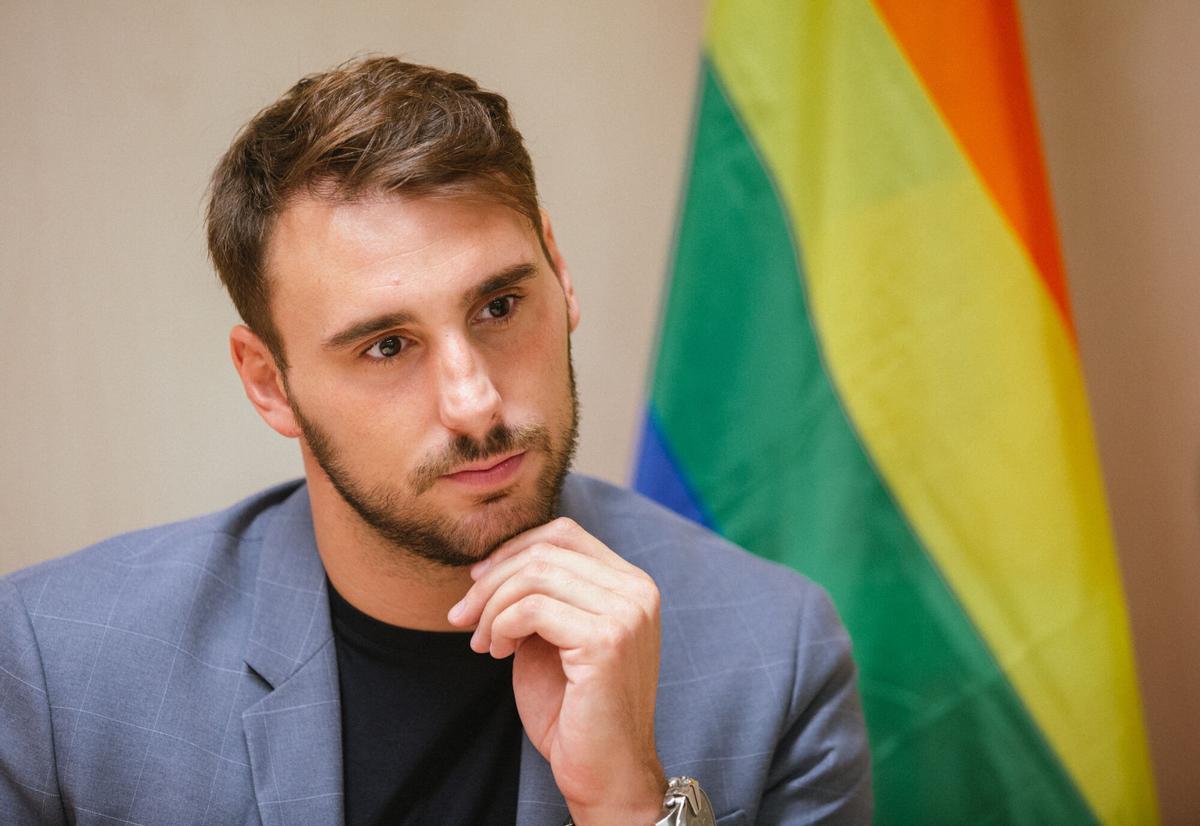 20.09.2022. MADRID. VICTOR GUTIÉRREZ, EX JUGADOR DE WATERPOLO, SECRETARIO DE POLÍTICAS LGTBIQ DEL PSOE  Y EL PRIMER HOMBRE DEPORTISTA DE EQUIPO DECLARAR SU HOMOSEXUALIDAD  PÚBLICAMENTE EN ESPAÑA.. ENTREVISTA. POLITICA. PARTIDO SOCIALISTA OBRERO ESPAÑOL. PSOE.