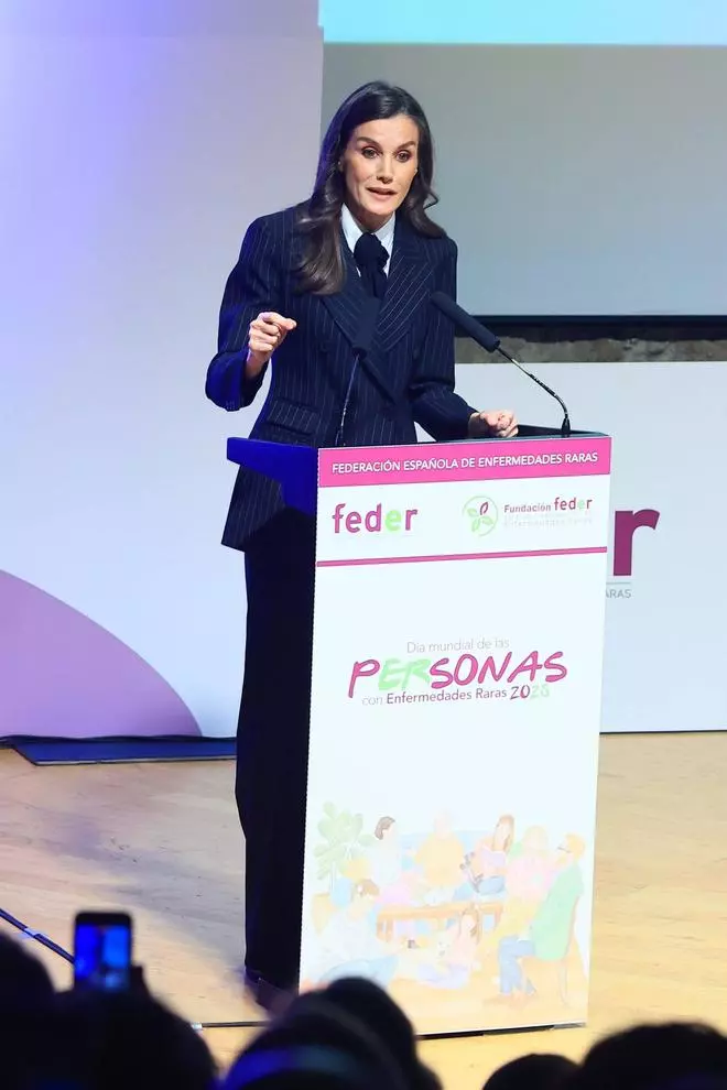 Seguridad, empatía y escucha en tierra amiga: la Reina charló casi hora y media con médicos, pacientes y familiares