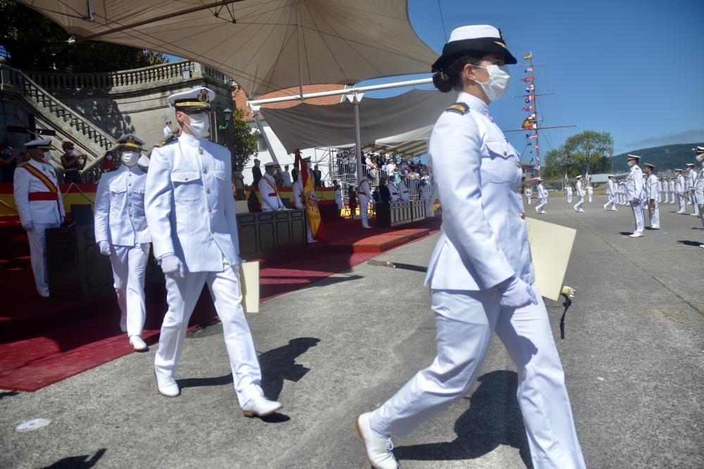 La Escuela Naval de Marín saluda a 112 nuevos oficiales de la Armada