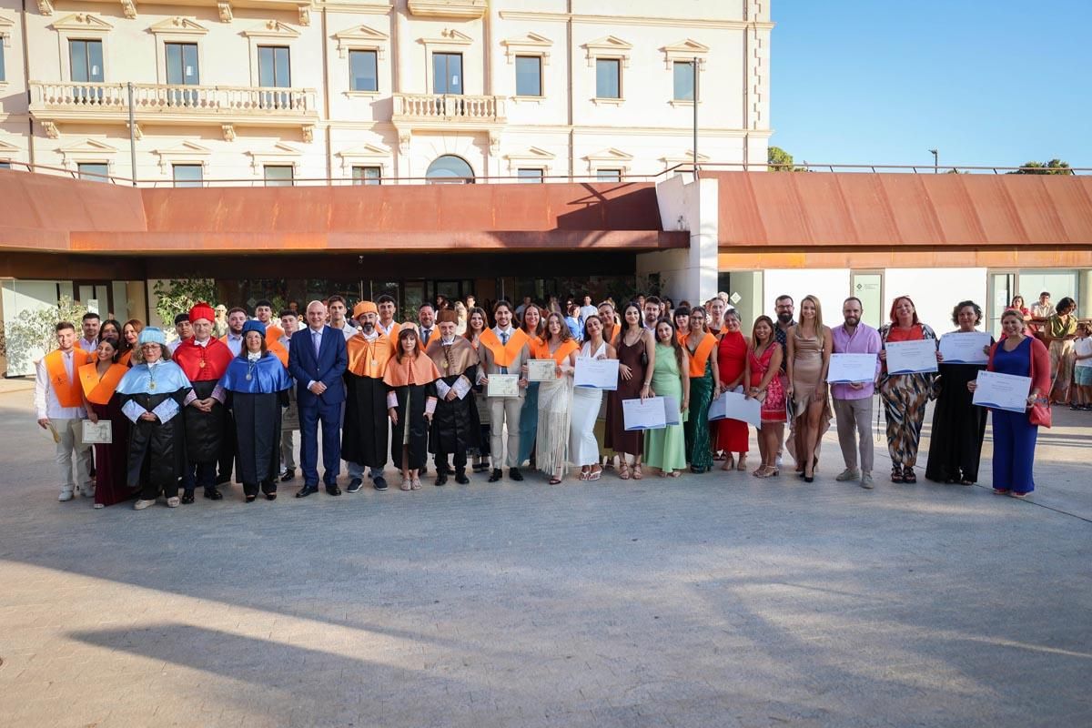 GalerÍa: Acto de entrega de diplomas a 33 alumnos de la Escuela Universitaria de Turismo de Ibiza de la promoción 2021-2025
