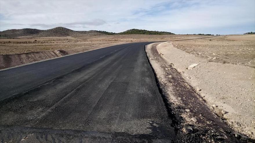 Continúan las obras de asfaltado en el camino de Rodanas de Épila