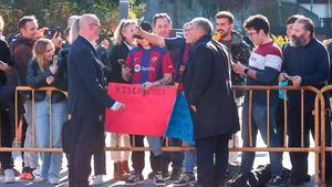 Joan Laporta, con los aficionados azulgrana en Bilbao