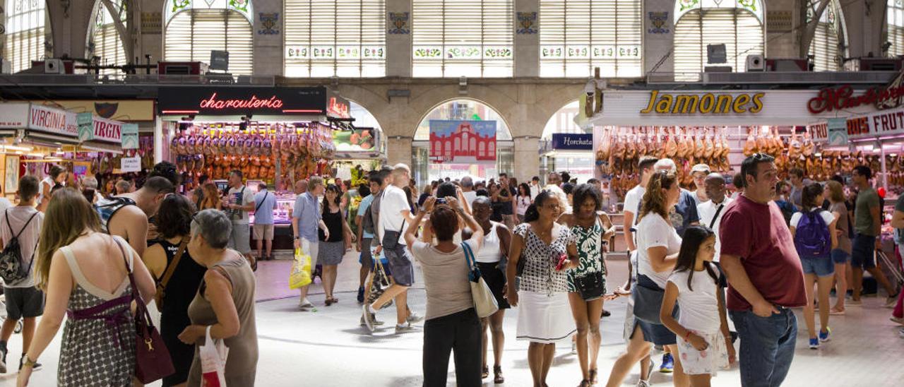 El protocolo del Mercat no se pronuncia sobre la vestimenta de los turistas