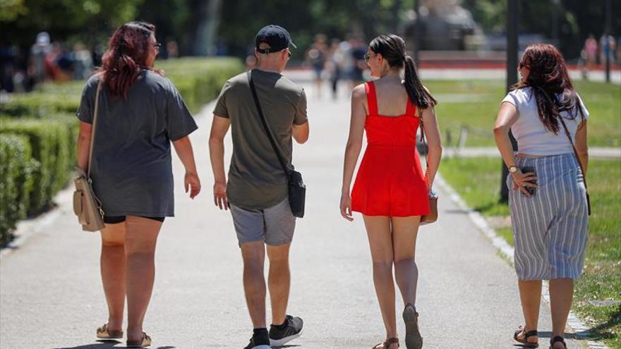 Casi la mitad de los jóvenes son reacios a que las madres trabajen