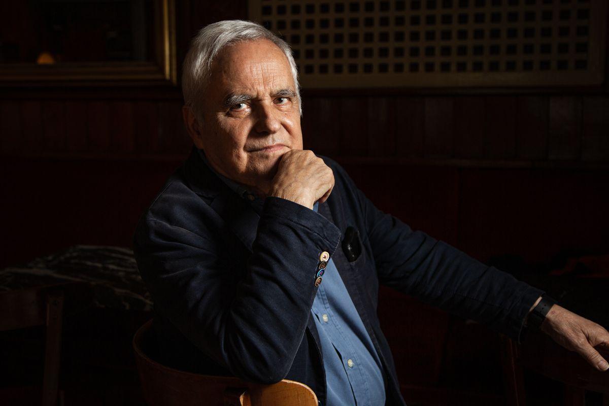 El periodista y escritor Juan Cruz Ruiz: «El periodismo hoy forma parte del entretenimiento de la maldad»