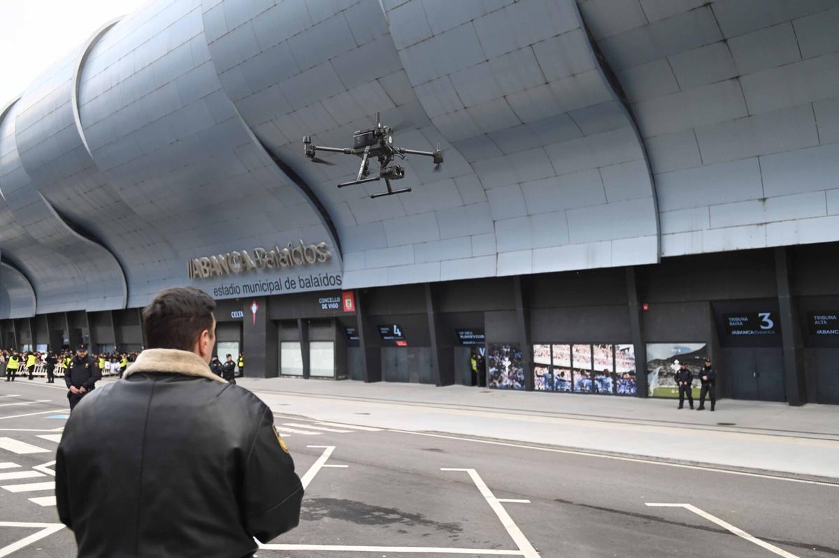 Dispositivo de la Policía Nacional en un partido de riesgo en Balaídos, el que enfrentó al Celta y al Real Madrid