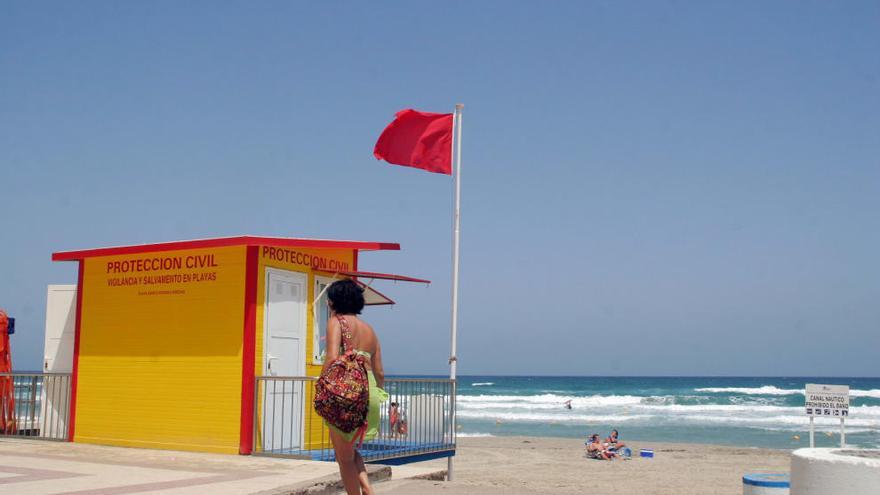 Bandera roja este martes en cinco playas de La Manga