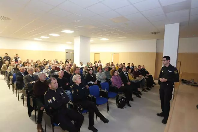 Reunión de la subdelegada del Gobierno en A Coruña con 70 entidades ciudadanas