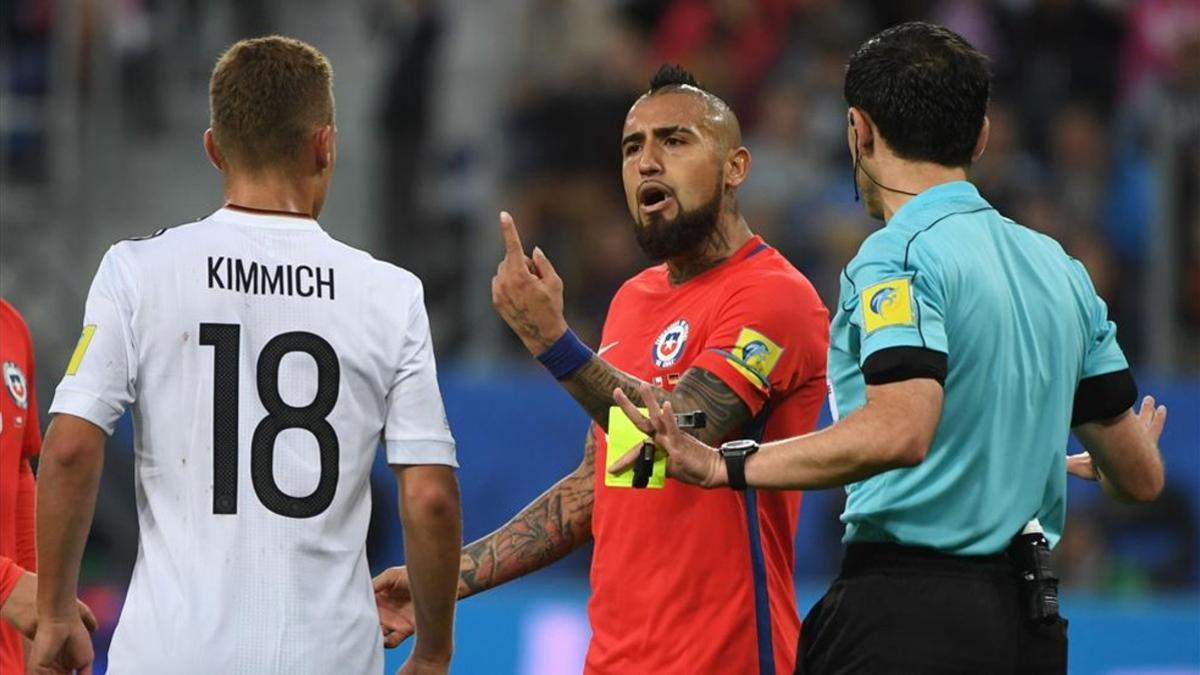 Vidal y Kimmich vieron tarjeta amarilla tras su enganchada