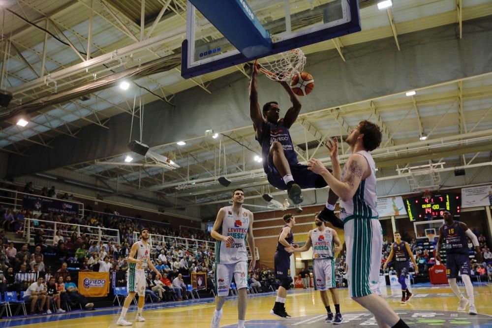 El partido entre el Oviedo Baloncesto y el Huesca, en imágenes