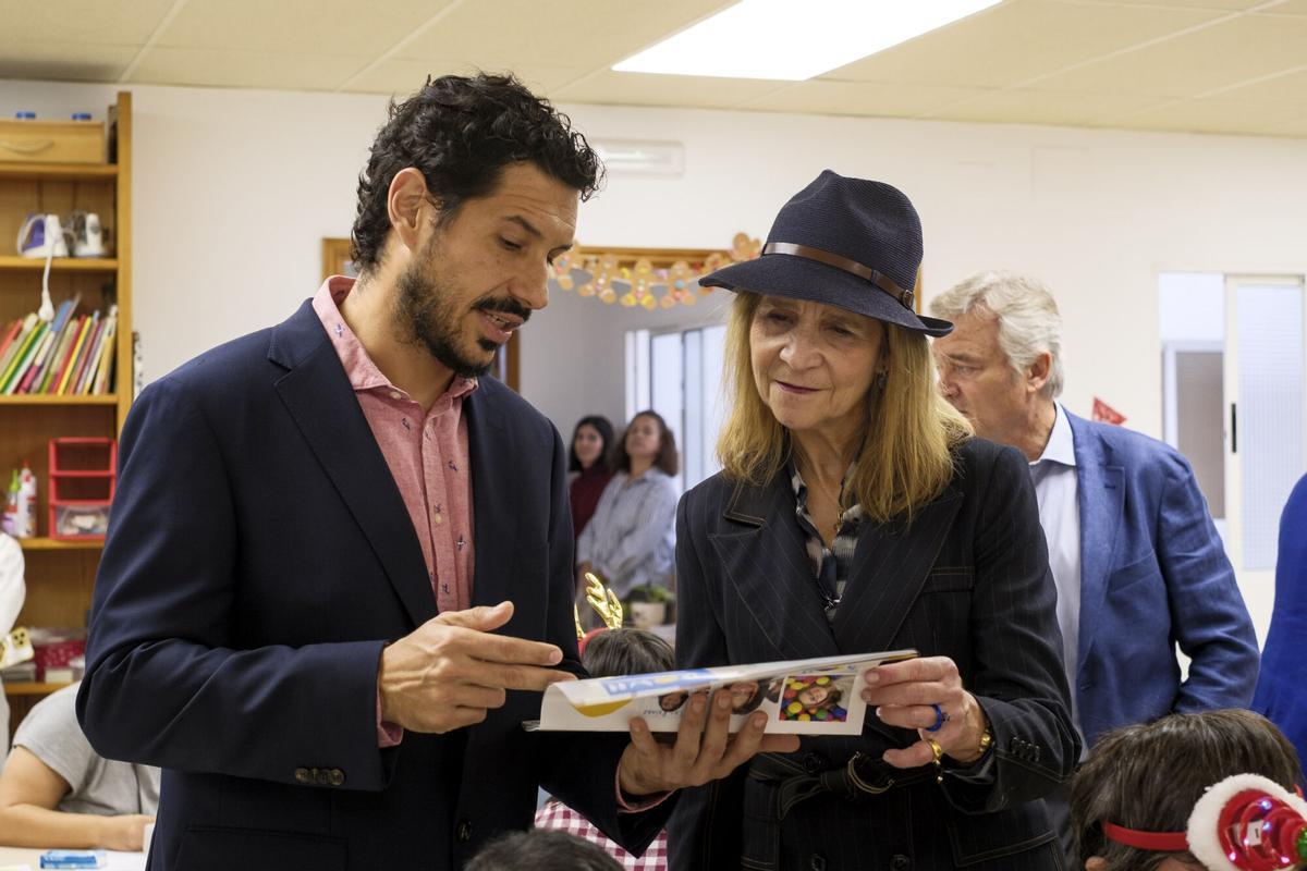 La infanta Elena conoce en Las Palmas de Gran Canaria el programa laboral Juntos Somos Capaces