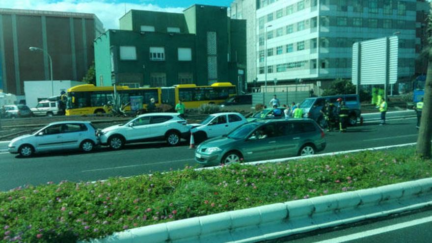 Un choque múltiple colapsa la salida sur de la Avenida Marítima durante 3 horas