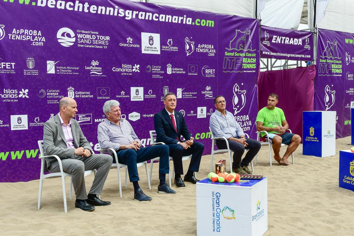 Momento de la presentación del campeonato internacional de tenis playa en Las Canteras.