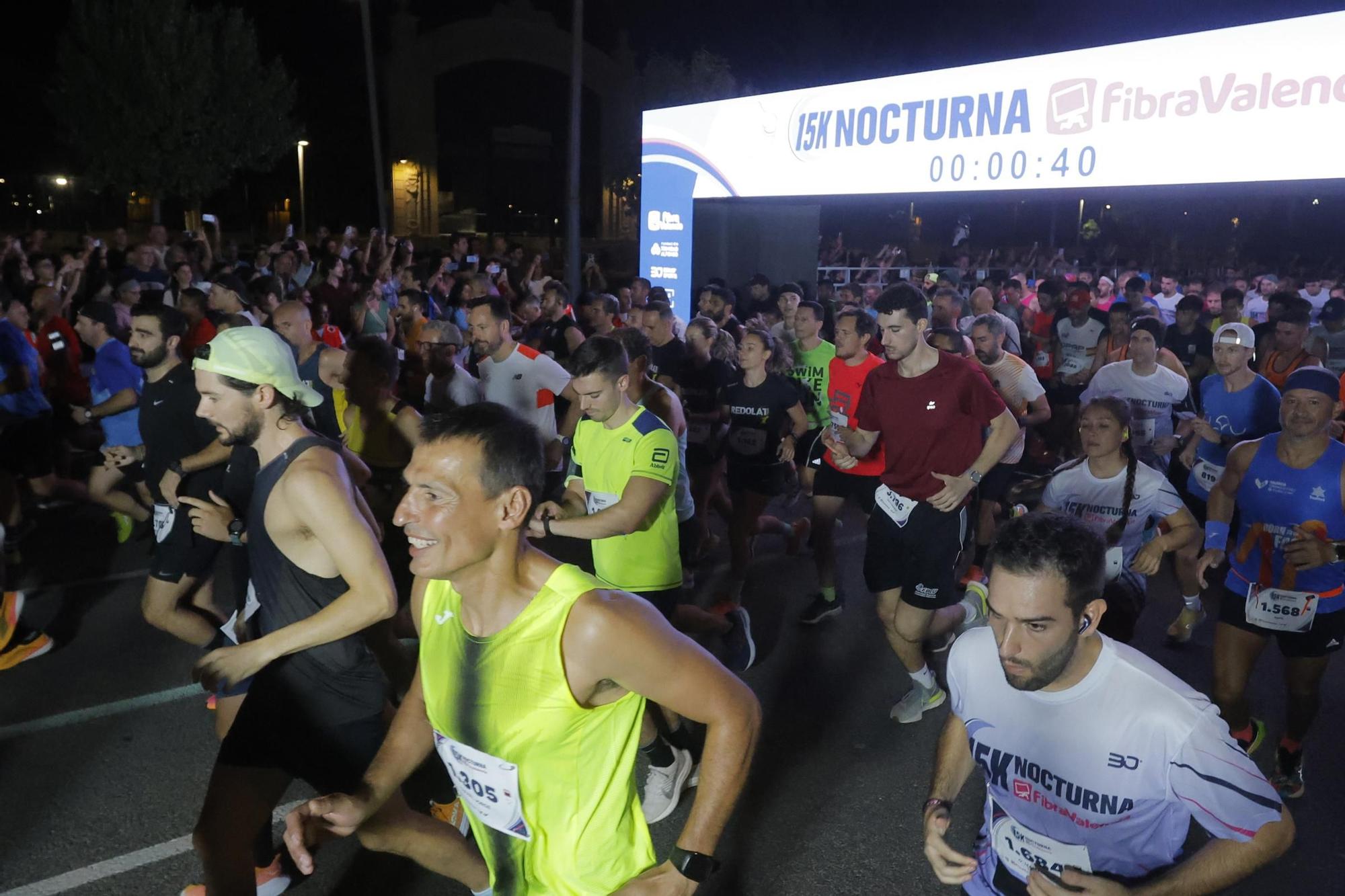 Más de 9.000 participantes toman la salida de la 15K Nocturna Valencia 2023