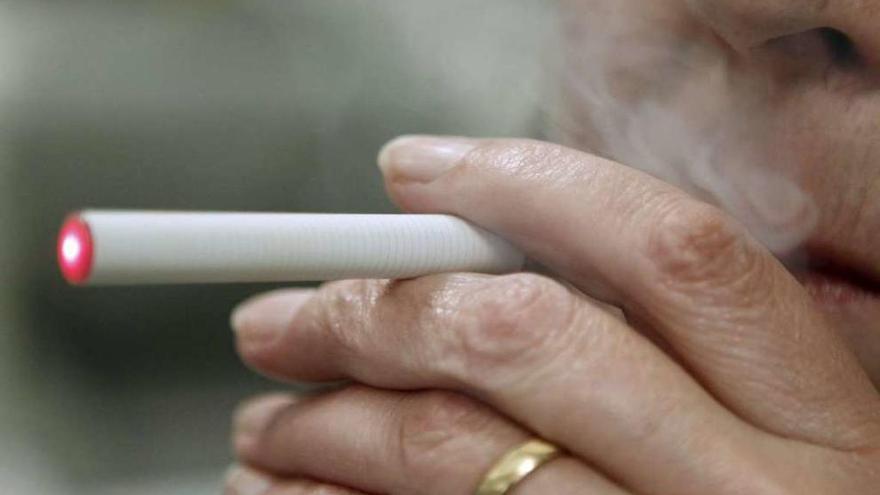 Los cigarrillos electrónicos no podrán venderse por internet ni tendrán descuentos