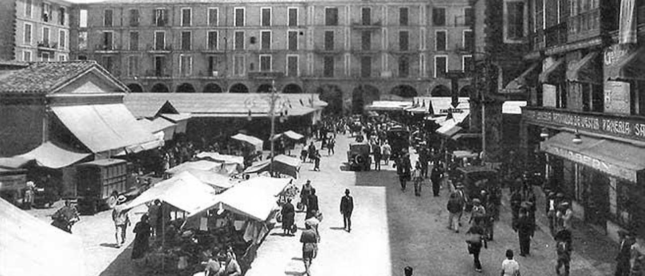 El mercado en su época en la plaza Major.