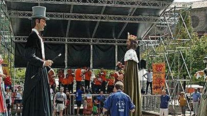 Pirotècnia, esbart, bastons i gegants faran lluir la festa de Sallent