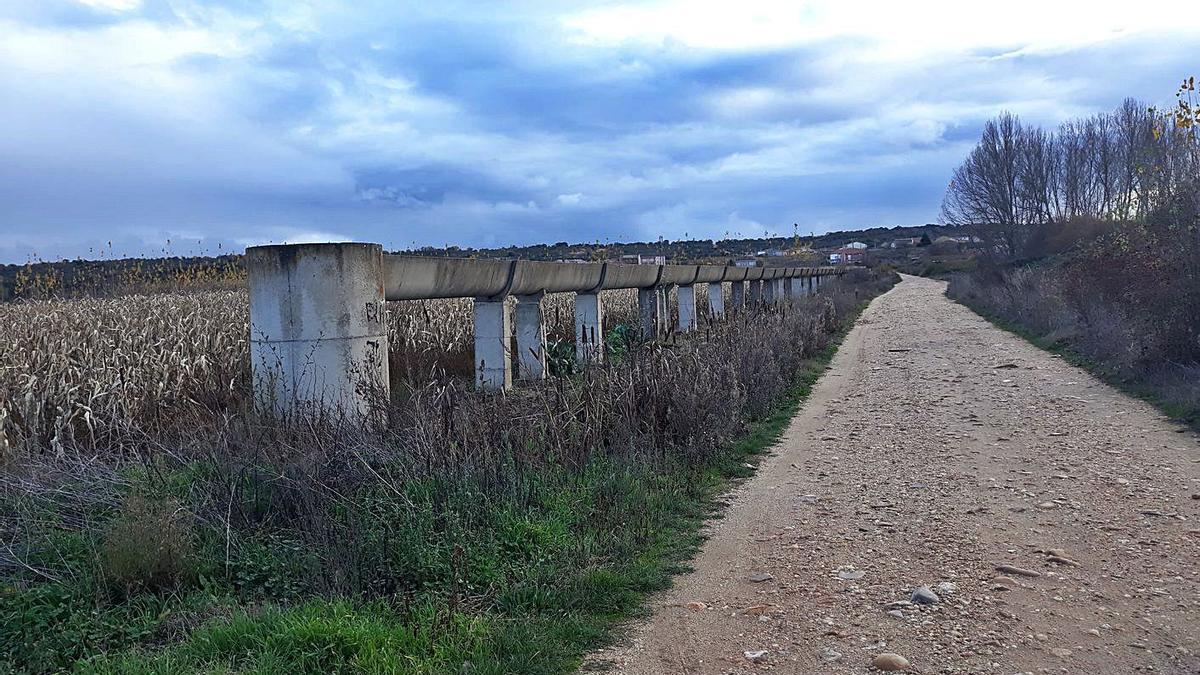 Canal de riego en Melgar de Tera. | E. P.