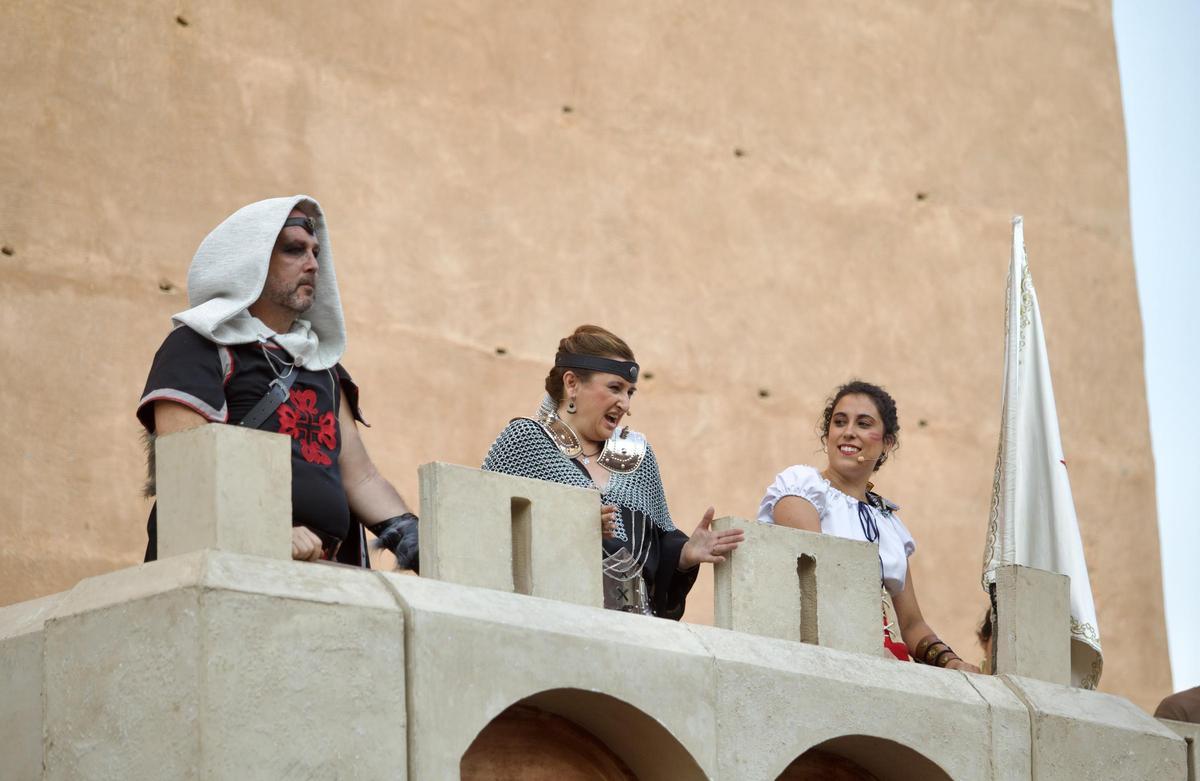 La ‘trabucà’ de las comparsas cristianas reconquista la Torre de Torrent