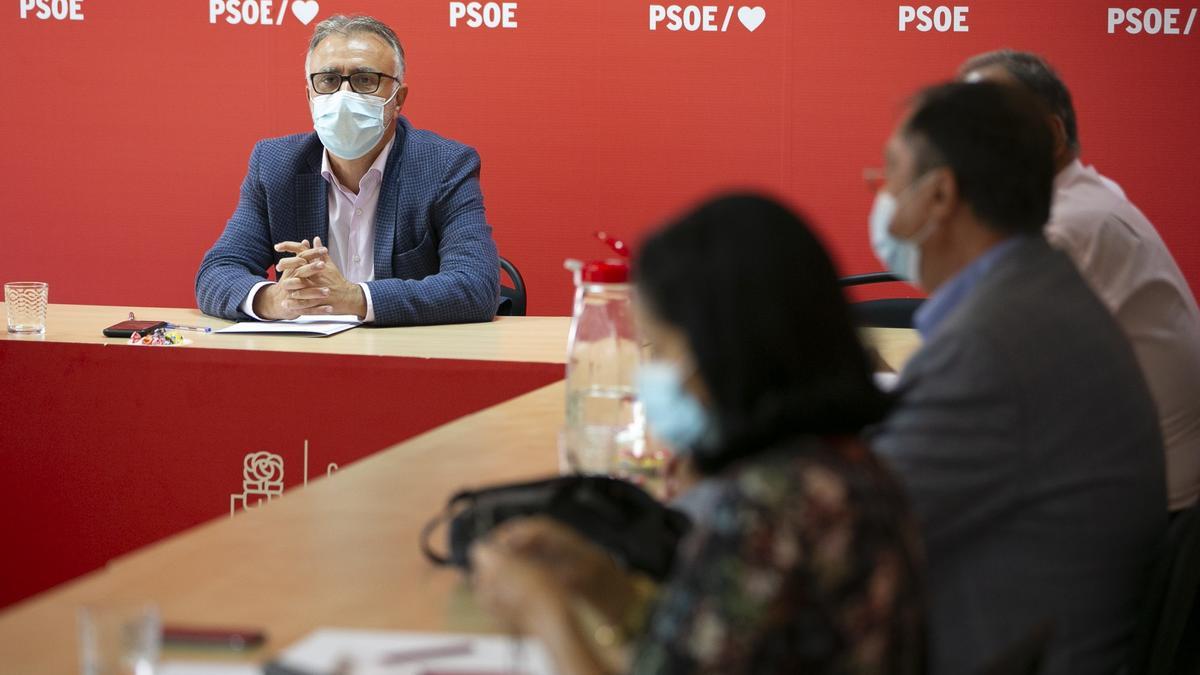 Torres y los senadores canarios del PSOE fijan la hoja de ruta para defender los intereses de las islas