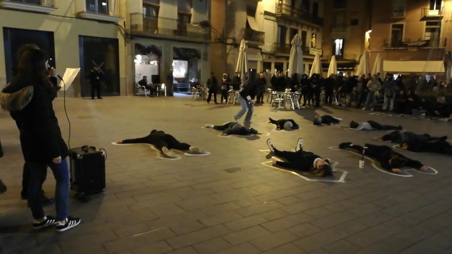 Acte reivindicatiu a la plaça Major de Manresa en el marc del 25-N