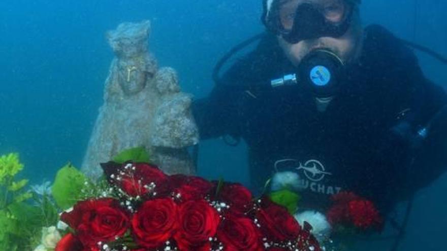 Nueva ofrenda floral para la Virgen Sumergida