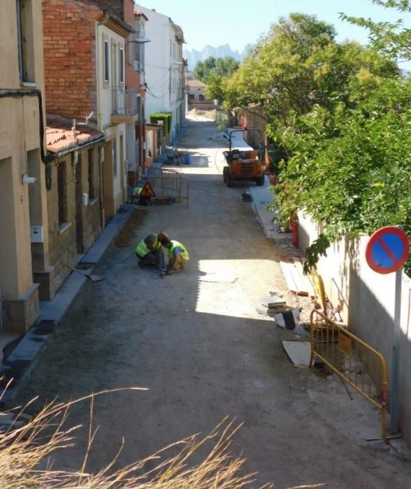 Obres al carrer del Forn i al carrer de la Pujada Roja