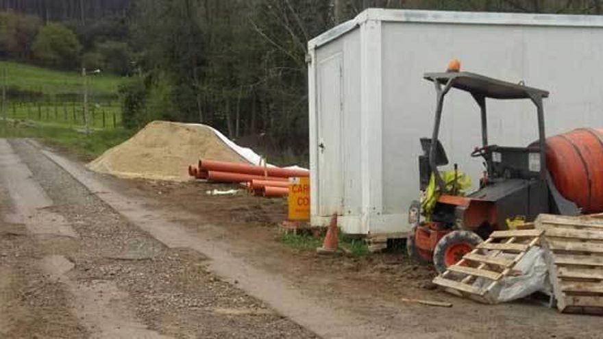 Obras de saneamiento en Villar, estos días.