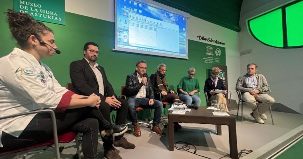 Por la izquierda, María Busta, Juan Carlos Martínez, Juan Cañal, Lara Martínez, Marta García, Carmen Sela y Saúl Moro.