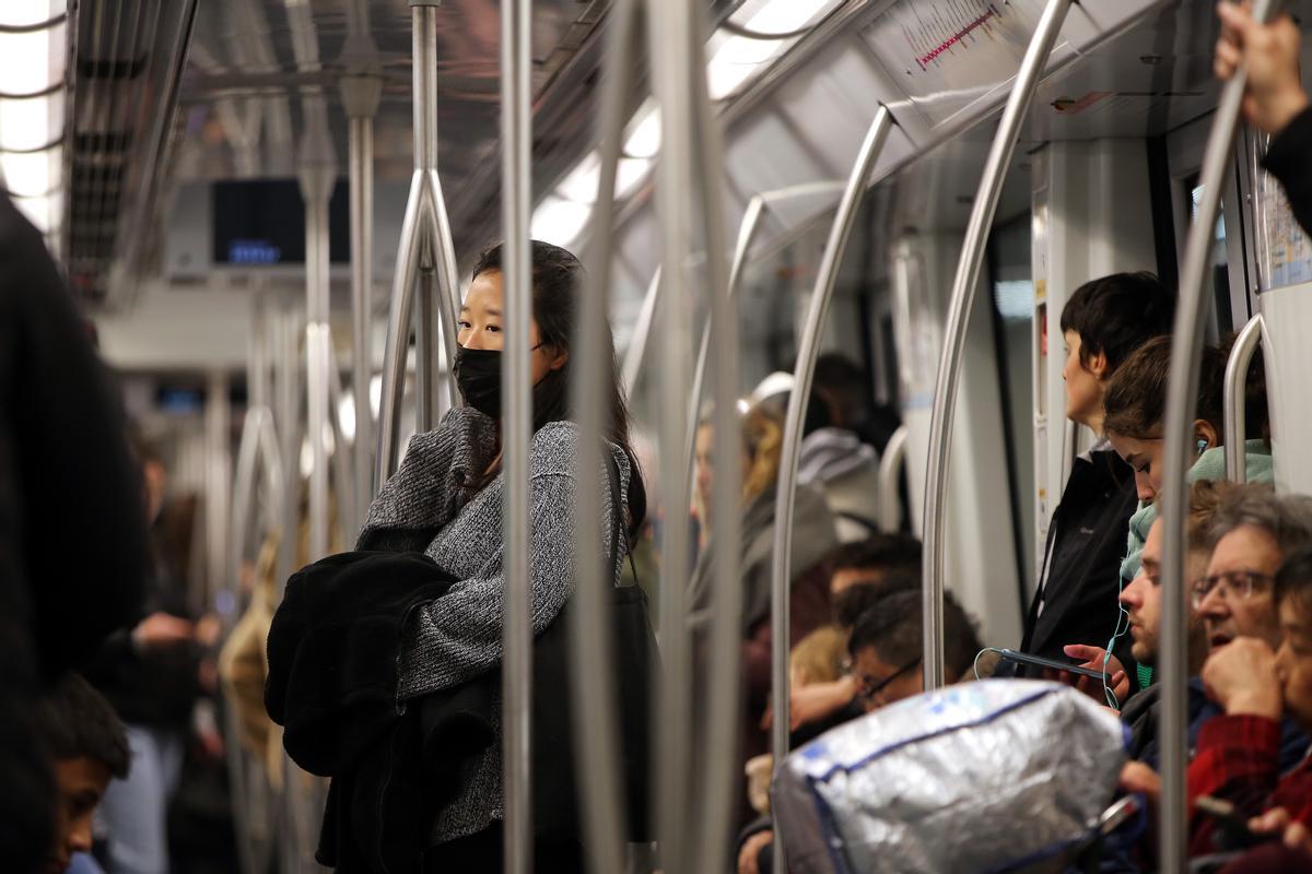 Último día de la mascarilla obligatoria en el transporte público