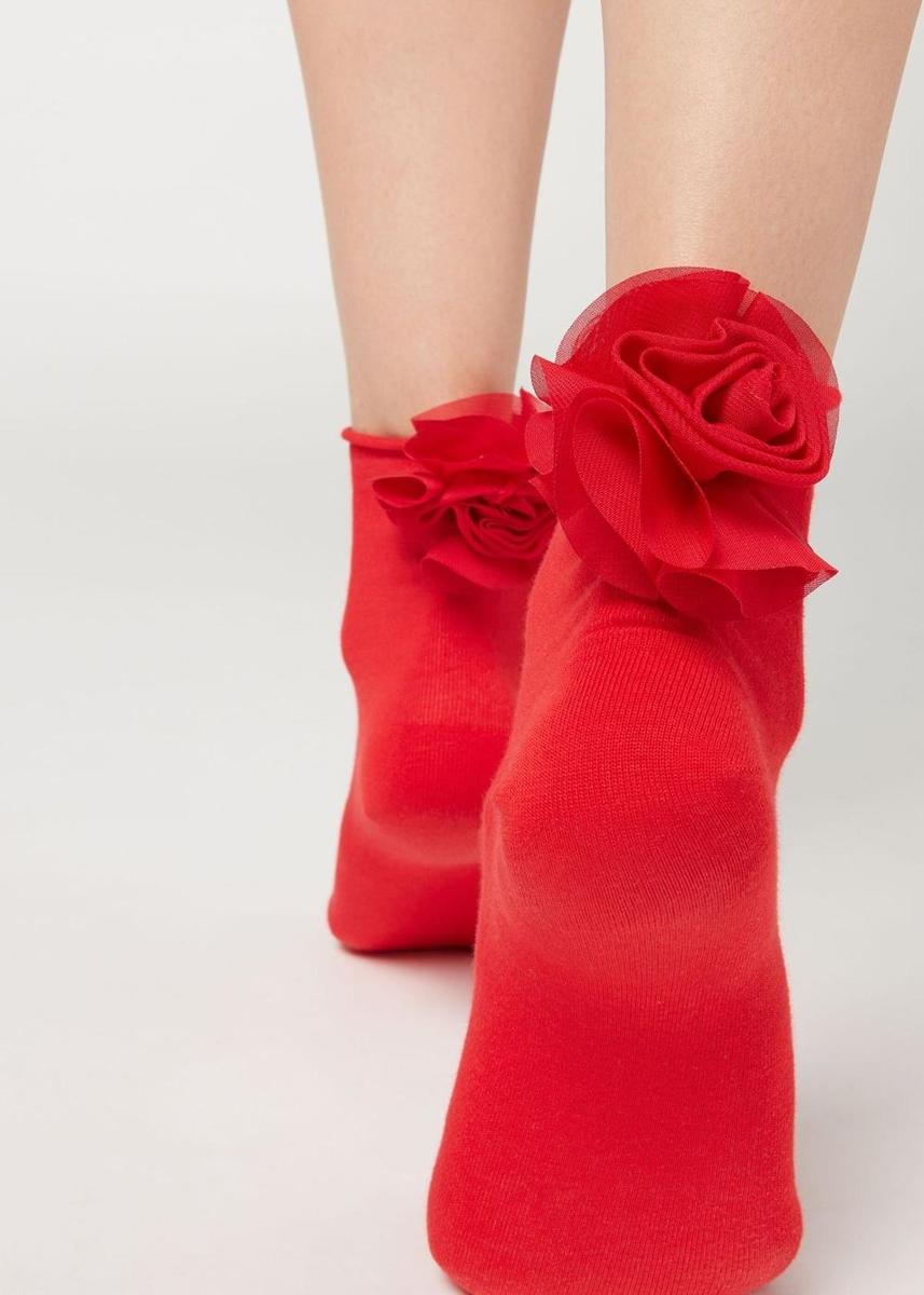 Calcetines rojos con flor de Calzedonia